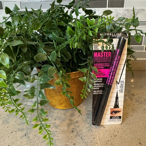 Maybelline Other - MAYBELLINE NEW YORK - Black All Day Liquid Eyeliner